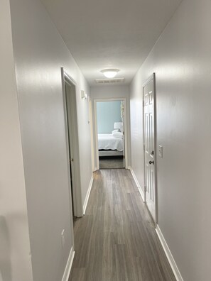 3 عدّة غرف نوم ومكواة/لوح كي وواي فاي مجانًا وملاءات أسرّة