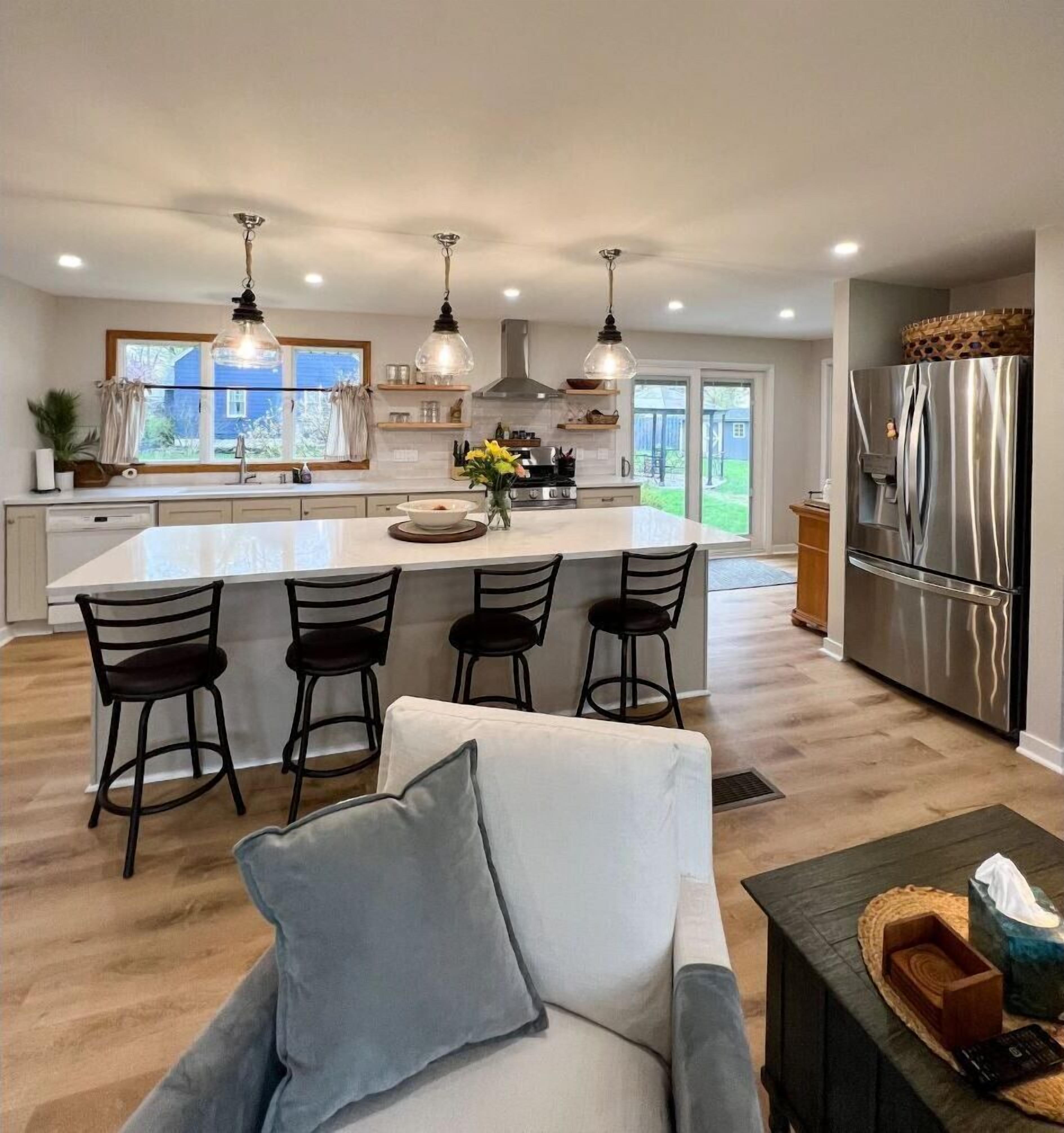 Riverview House: 13 miles to Niagara Falls and 12 miles to Buffalo 