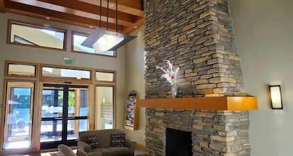 Spacious 1 Bdrm, Slps 4 - WP Resort - Ski-in/out