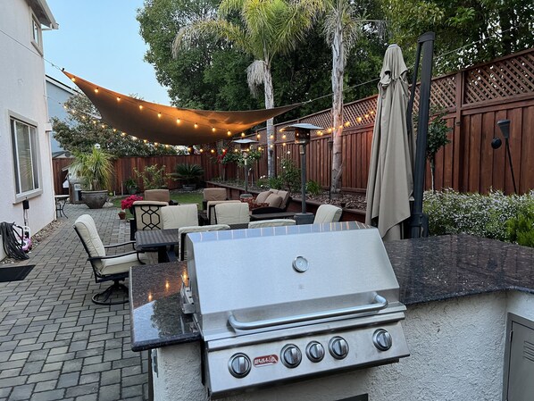 Outdoor dining - Napa home walk to Downtown (Napa)