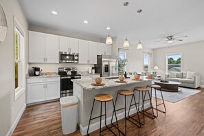 Microwave, oven, dishwasher, kitchen islands - 10 Min To Downtown Asheville! Pet Friendly! (Asheville)