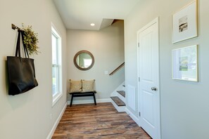 Interior - 10 Min To Downtown Asheville! Pet Friendly! (Asheville)