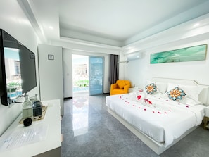 Deluxe Room, Pool Access