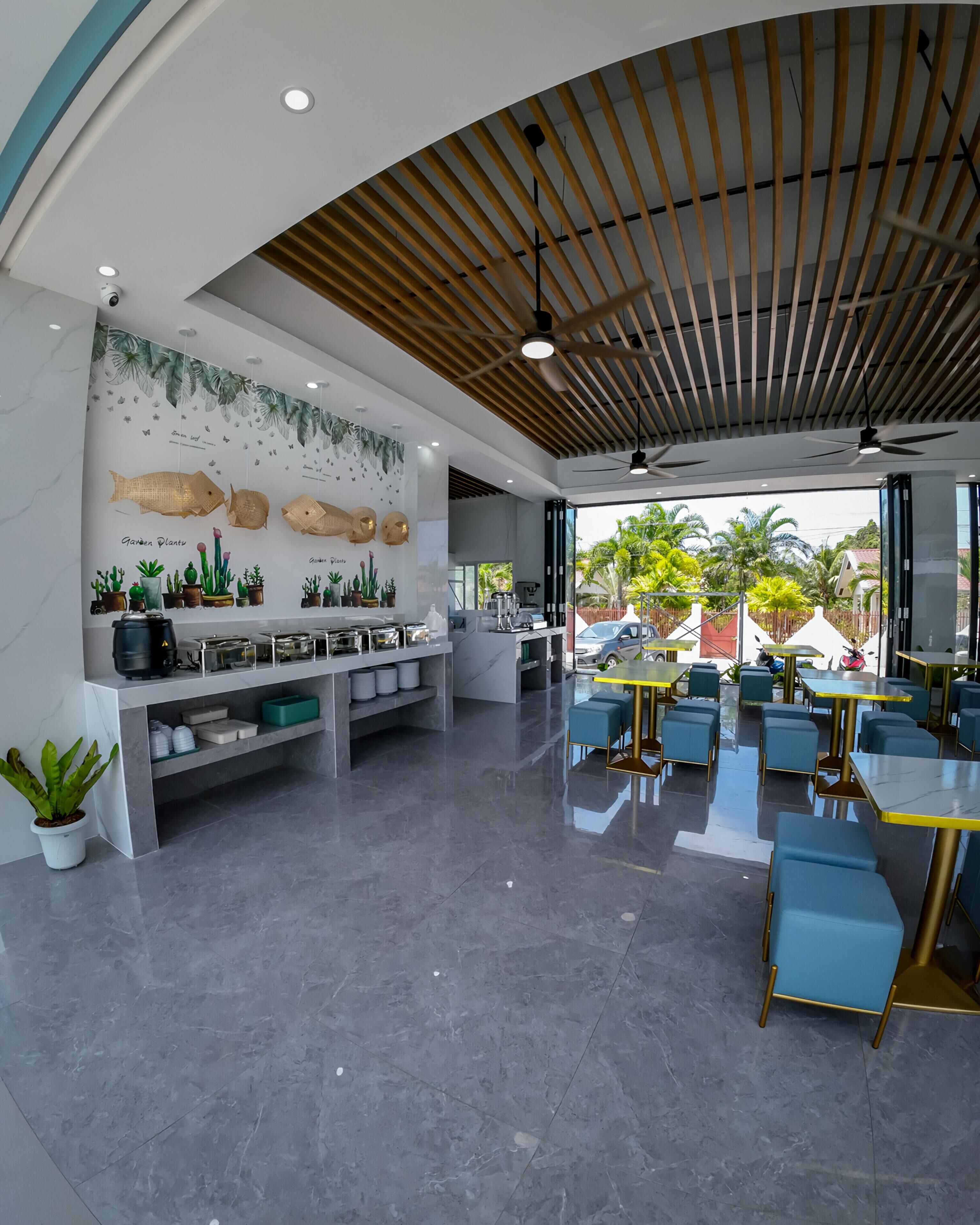 Breakfast, lunch and dinner served