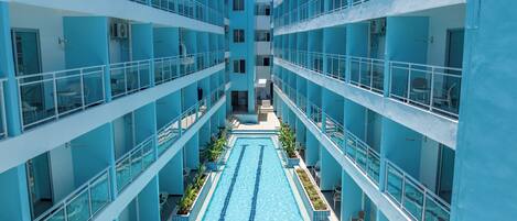 Hypo-allergenic bedding, down comforters, in-room safe, desk