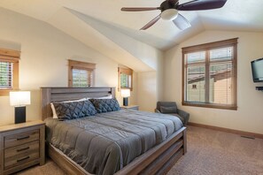 4 bedrooms, desk, free WiFi, bed sheets