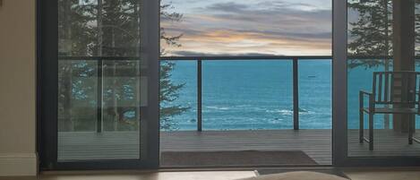 5 chambres, bureau, fer et planche à repasser, lit parapluie