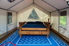 1 bedroom, bed sheets