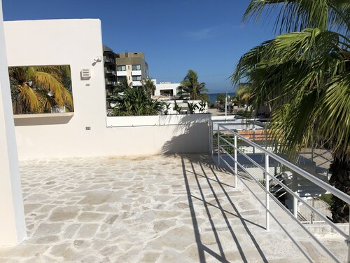 Cozy apartment with ocean view & pool