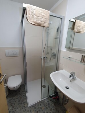 Bruser, hårtørrer, håndklæder