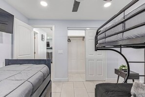3 bedrooms, in-room safe, desk, iron/ironing board