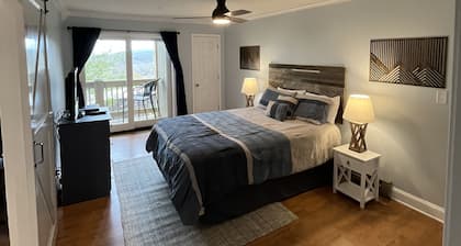 Updated condo, Walk to Beech Mountain Resort, Beautiful sunrise, Pet friendly