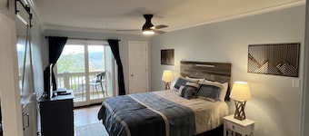 Updated condo, Walk to Beech Mountain Resort, Beautiful sunrise, Pet friendly