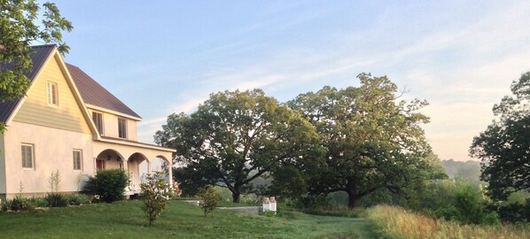 Exterior - A Quiet House in the Country (Lawrence)