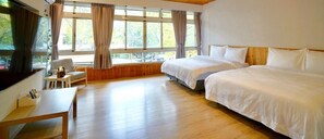 Habitación cuádruple Confort | Wifi gratis y ropa de cama 