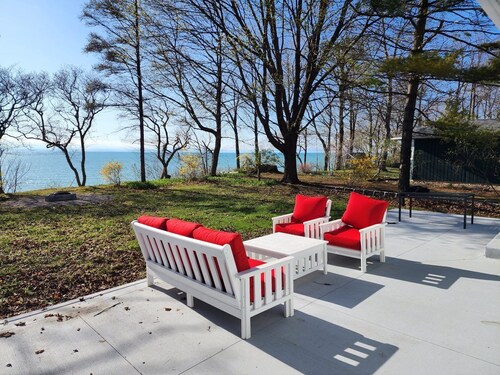 Waterfront Cottage with Private Beach Access - Newly Renovated!