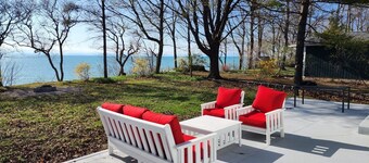 Waterfront Cottage with Private Beach Access - Newly Renovated!
