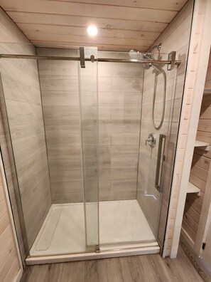 Dusche, Handtücher, Seife, Toilettenpapier