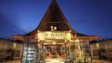 Vista frontal de la propiedad