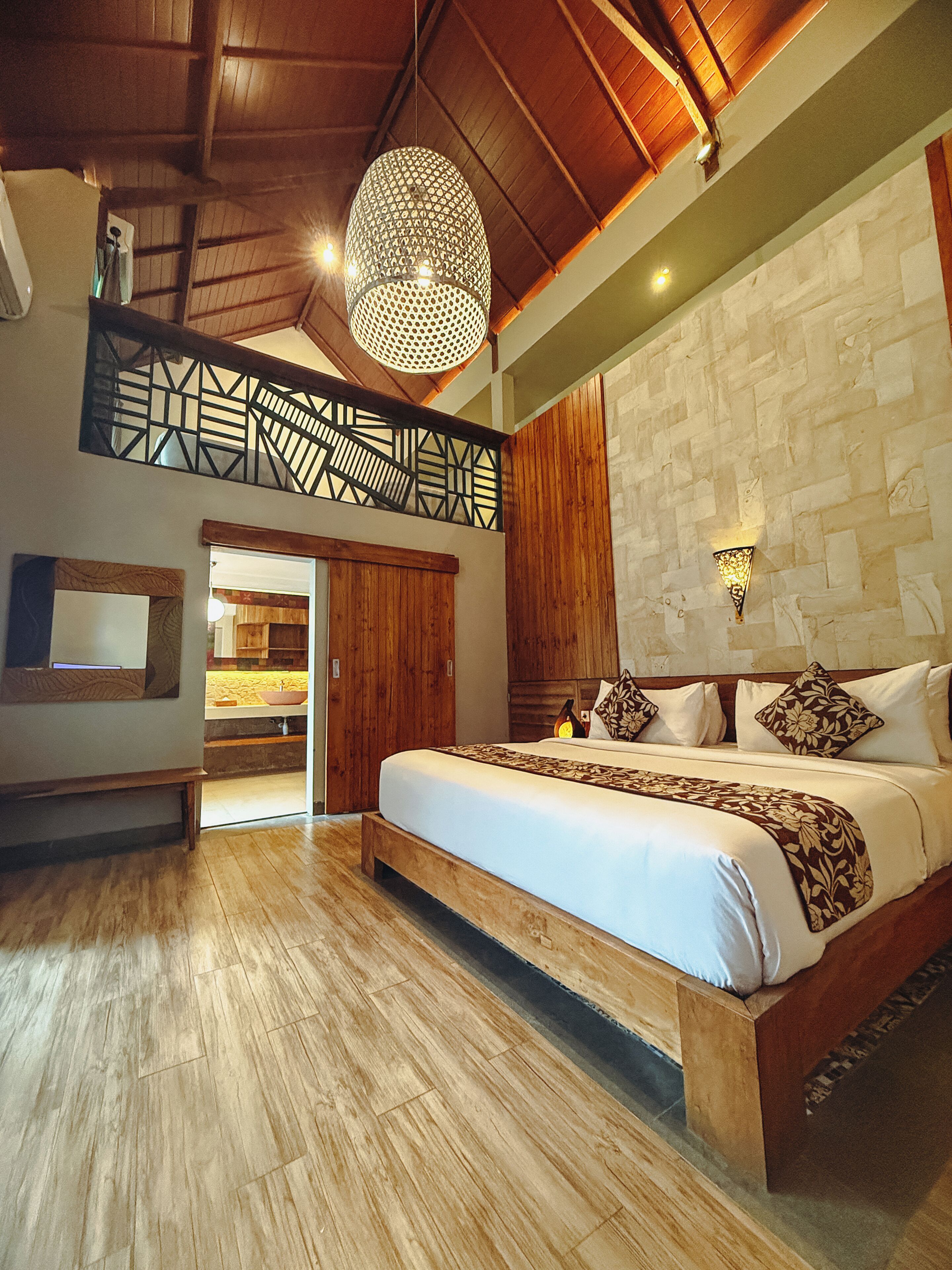 تجهيزات عازلة للصوت ومكواة/لوح كي وواي فاي مجانًا وملاءات أسرّة