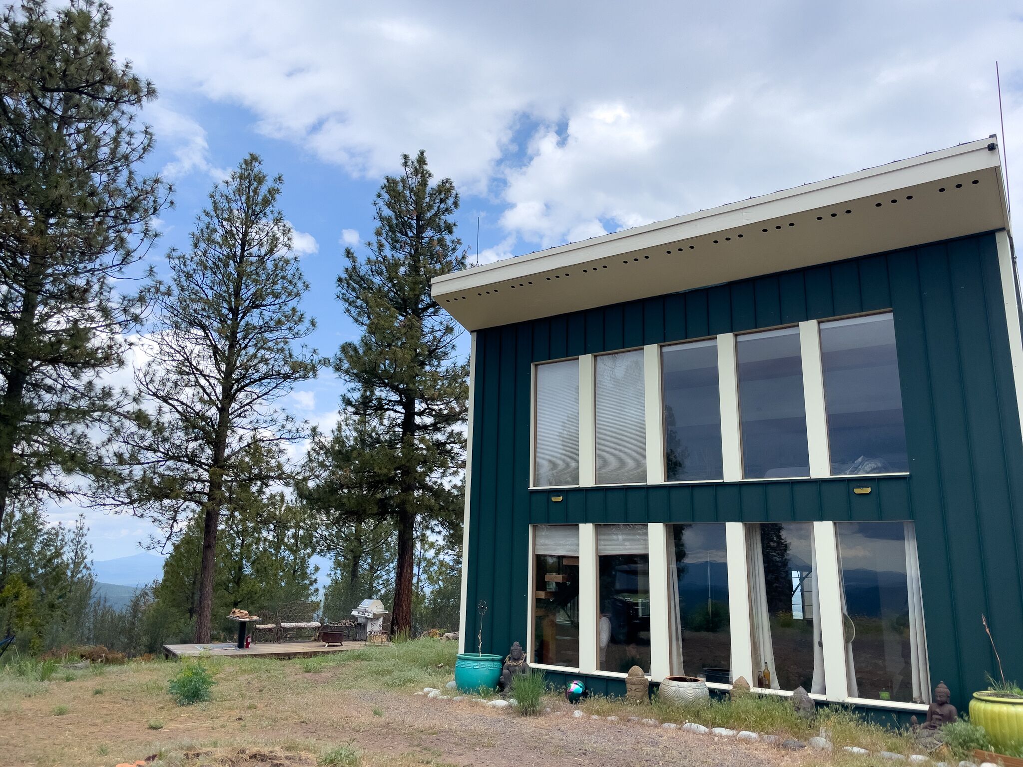 Off-Grid Paradise - Outdoorsy People’s Dream