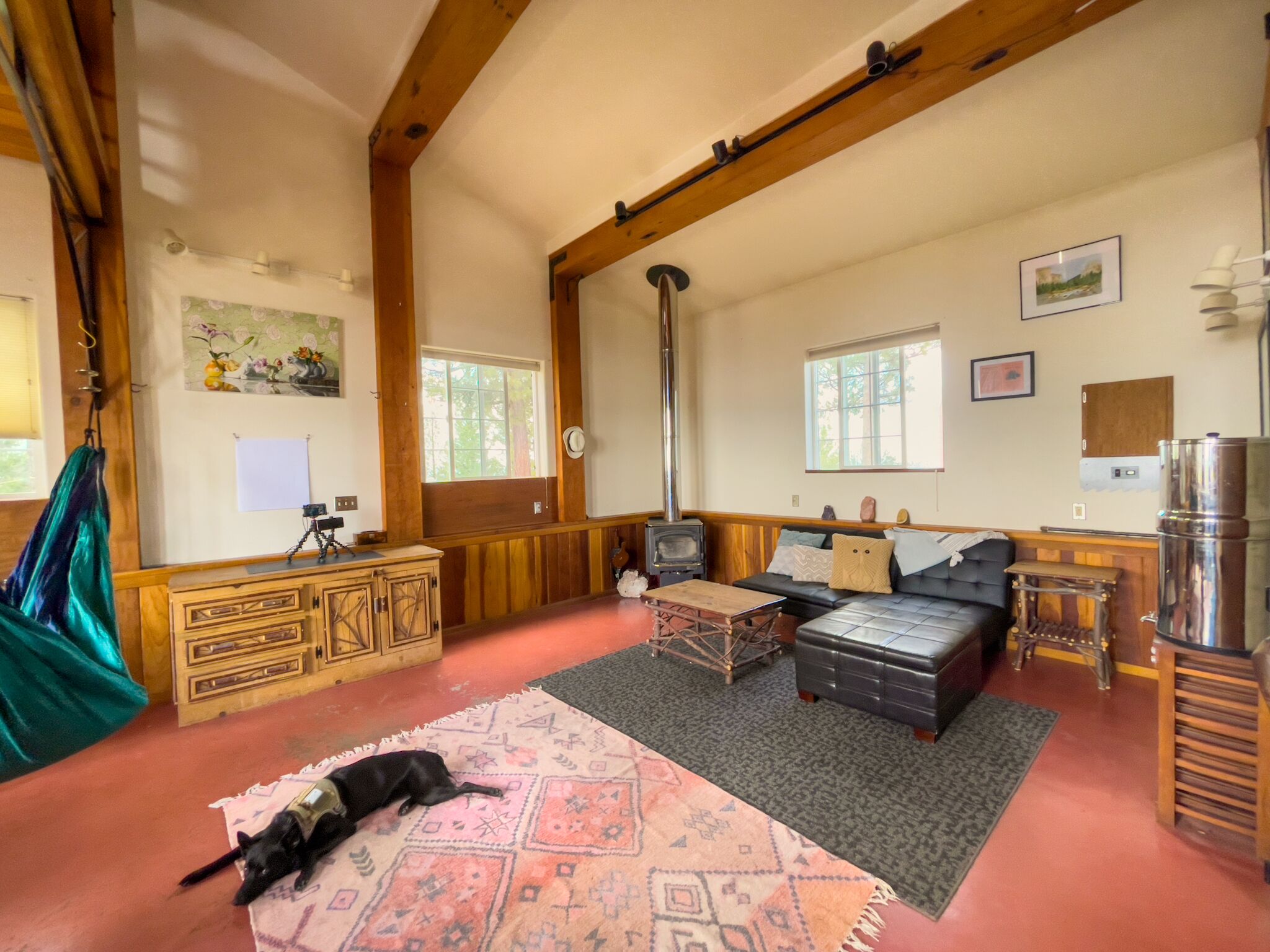 Off-Grid Paradise - Outdoorsy People’s Dream