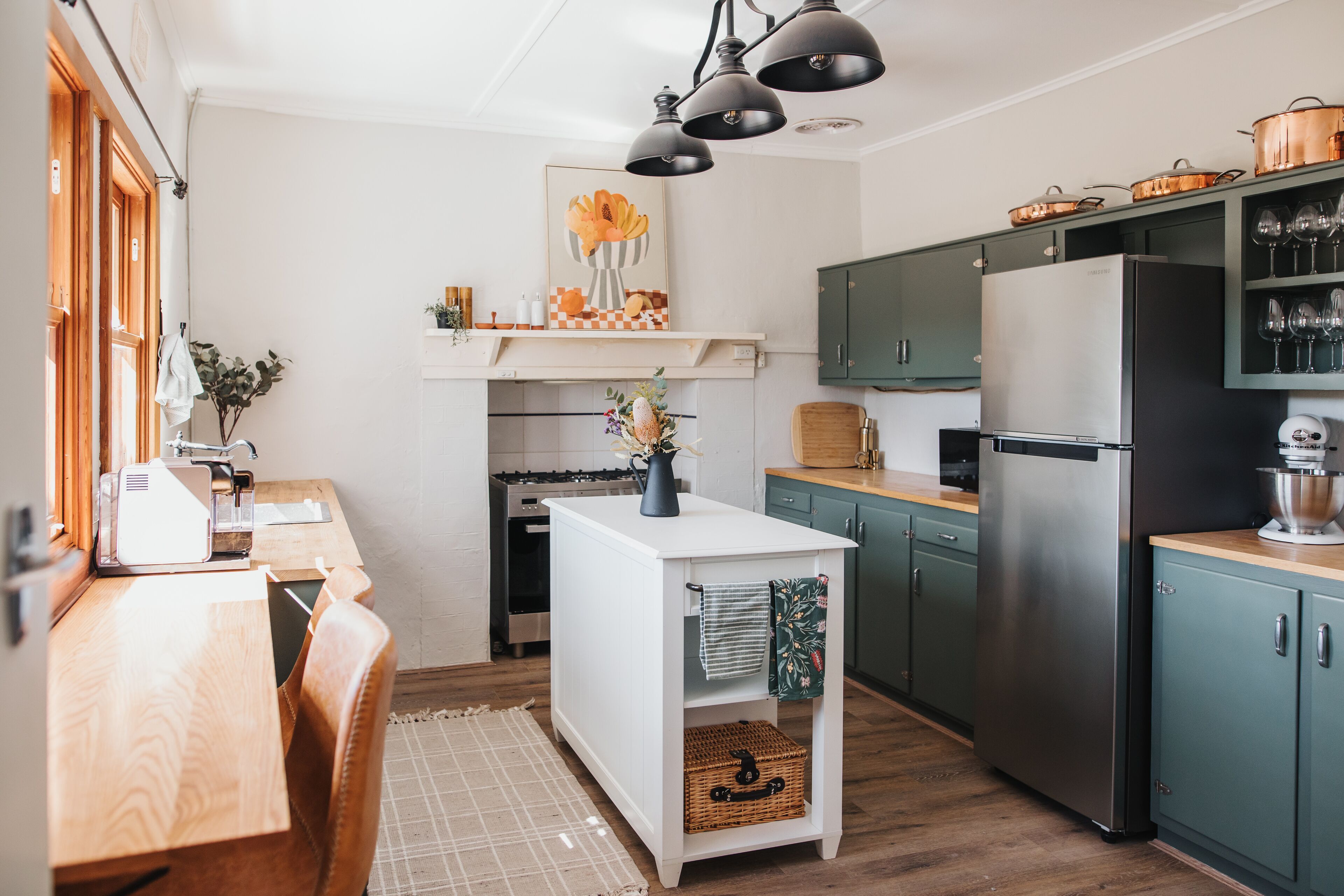 Vineview Cottage- A Farmhouse Cottage set on a Riesling Vineyard. Near Wineries!