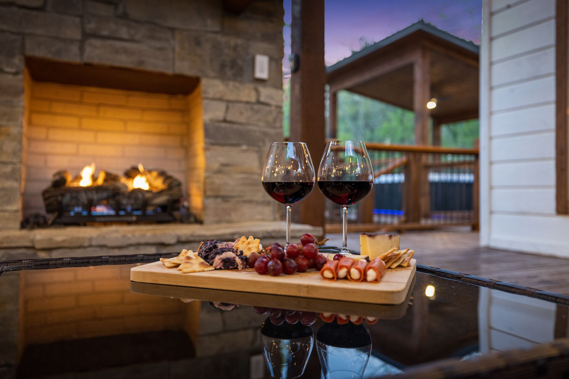 Stunning New Cabin: 4 King Master Bedrooms - Bunkhouse - Sleeps16+