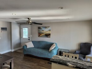 Smart TV - Magnolia Lake. Ocean Lakes, pet friendly, Golf cart included. 2 blocks to beach. (Myrtle Beach)