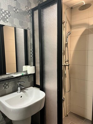 Regadera, regadera con hidromasaje, secadora de cabello, bidet 
