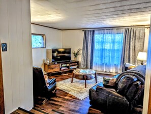 تلفزيون ذكي، كُتُب، ستيريو، شاشة كمبيوتر