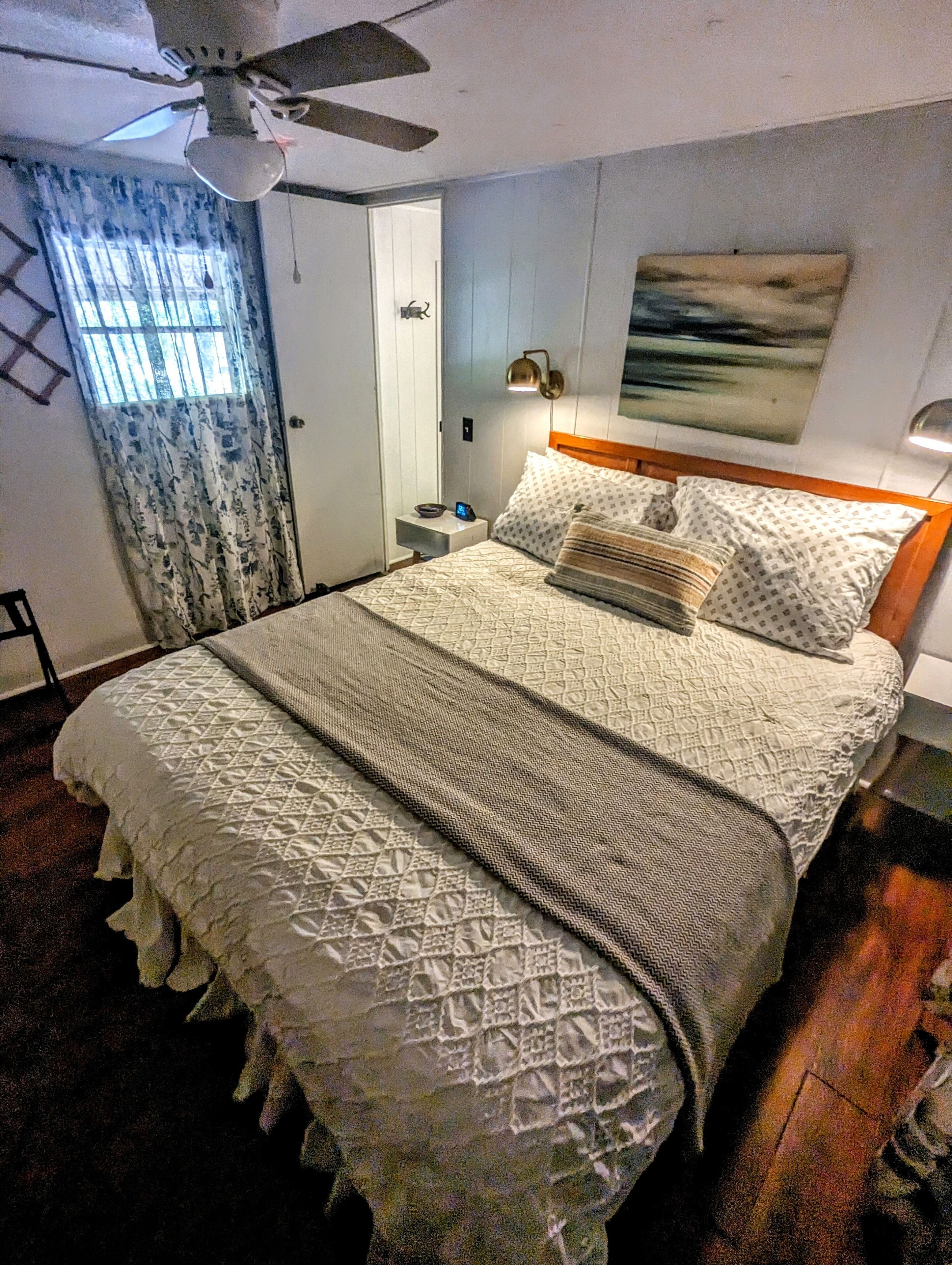 2 bedrooms, desk, iron/ironing board, travel crib