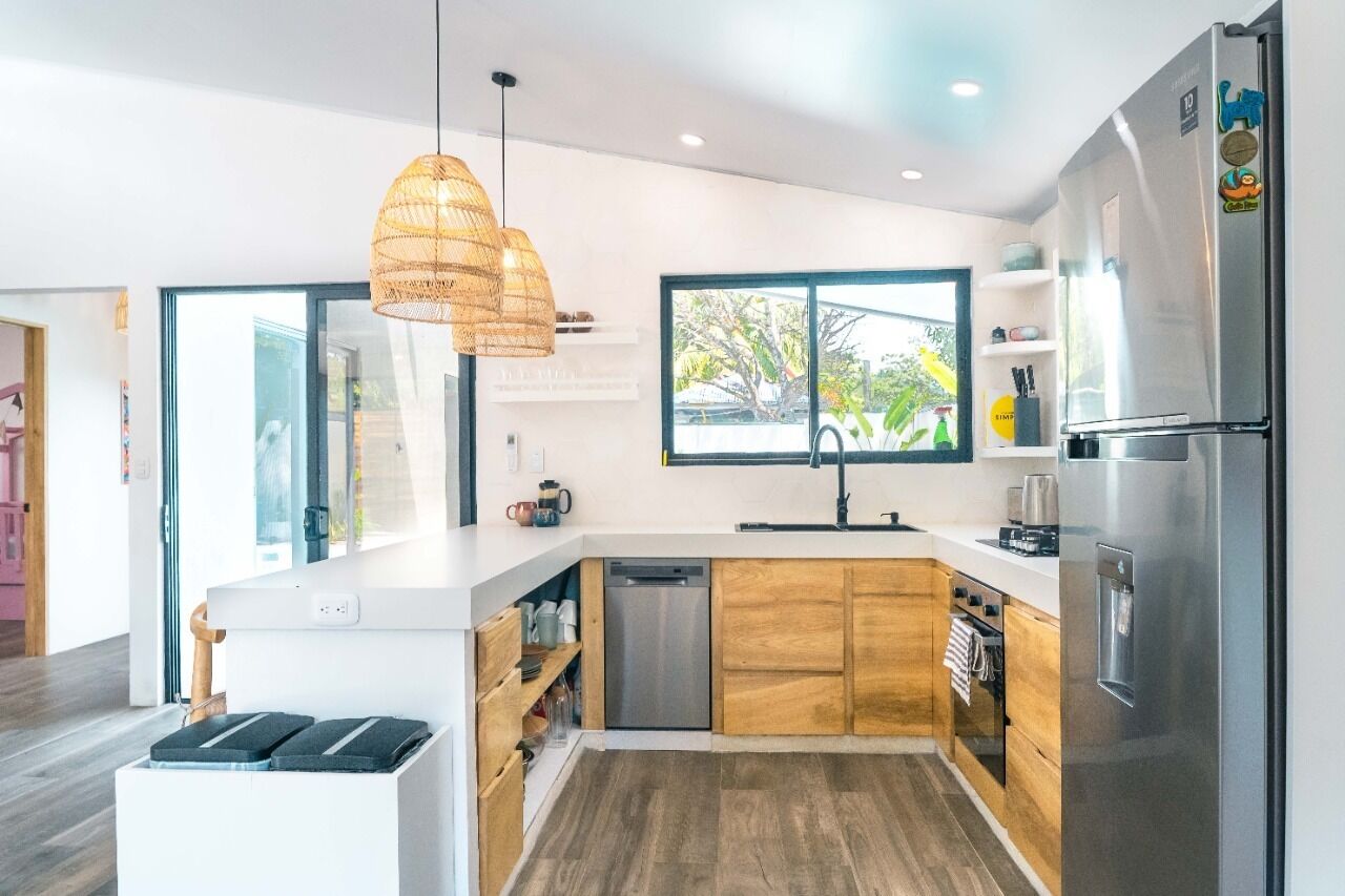 ثلاجة، ميكروويف، فرن، موقد طهي مسطح