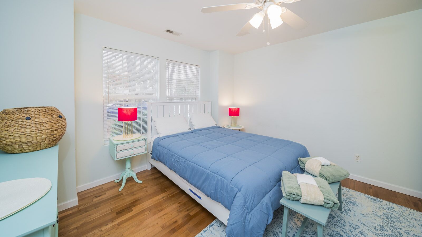 Pet friendly, short walk to beach, super clean