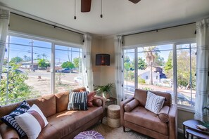 Smart TV - Chic, yet playful boho bungalow near everything! (La Mesa)