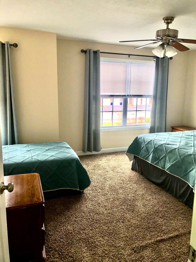 Spacious King Bead Mins From Downtown BG Bowling Green Vrbo