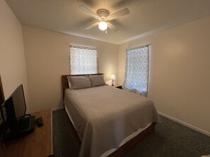 2 chambres, fer et planche à repasser, Wi-Fi, draps fournis