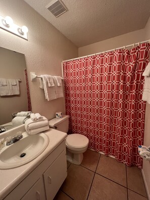 Hair dryer, towels, soap, toilet paper - STEPS FROM SAND (Gulf Shores)