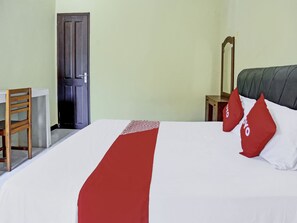 Desk, free WiFi, bed sheets