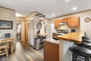 Fridge, microwave, oven, stovetop -  Spring Special Price Private, Romantic, Dog friendly, NEW HotTub, Hiking (Cripple Creek)