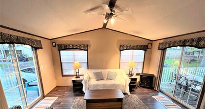 Resort near wineries, river, trails! Large Pool!