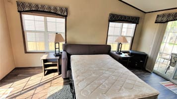 2 bedrooms, travel crib, free WiFi, bed sheets