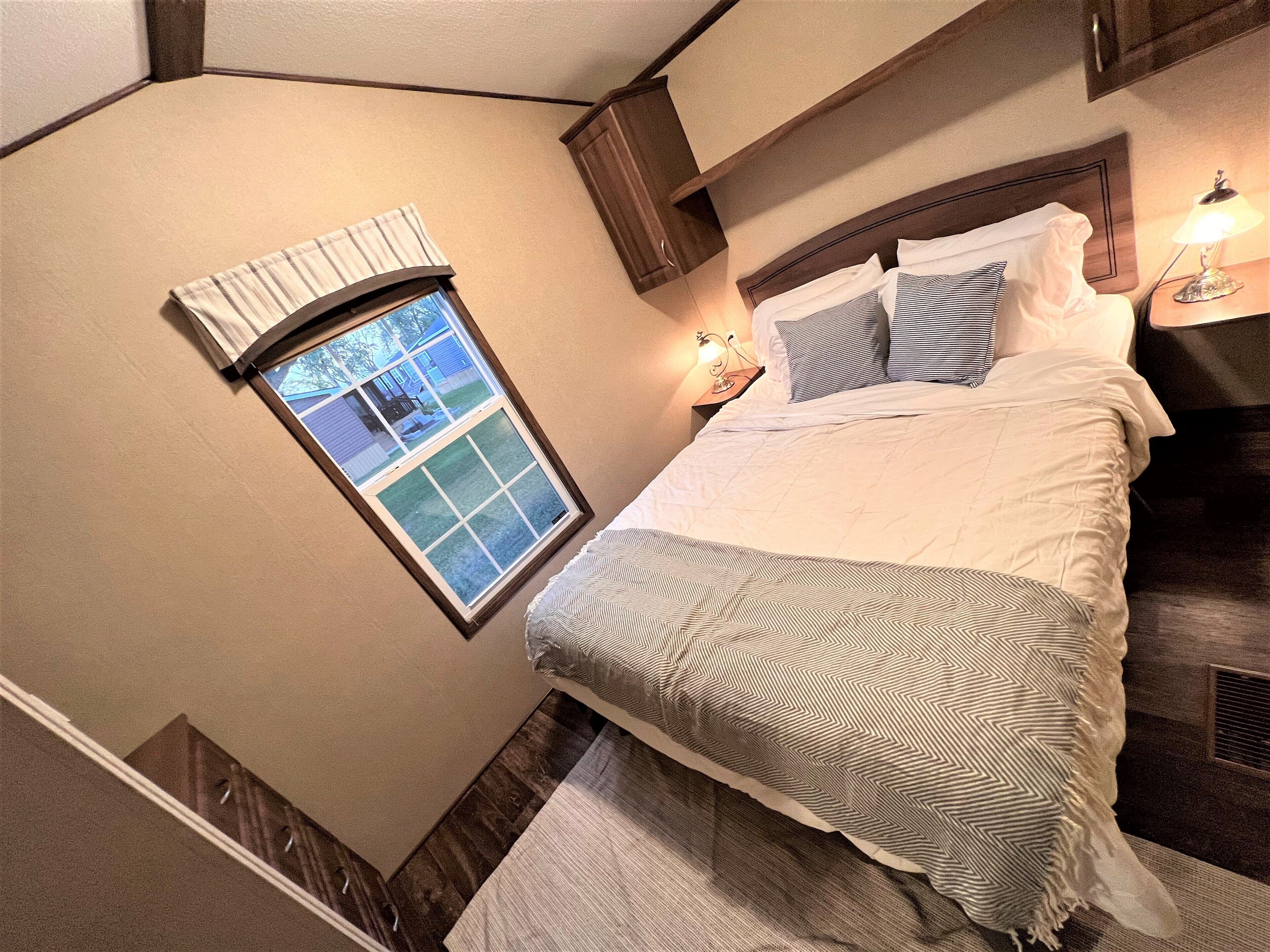2 bedrooms, travel crib, free WiFi, bed sheets