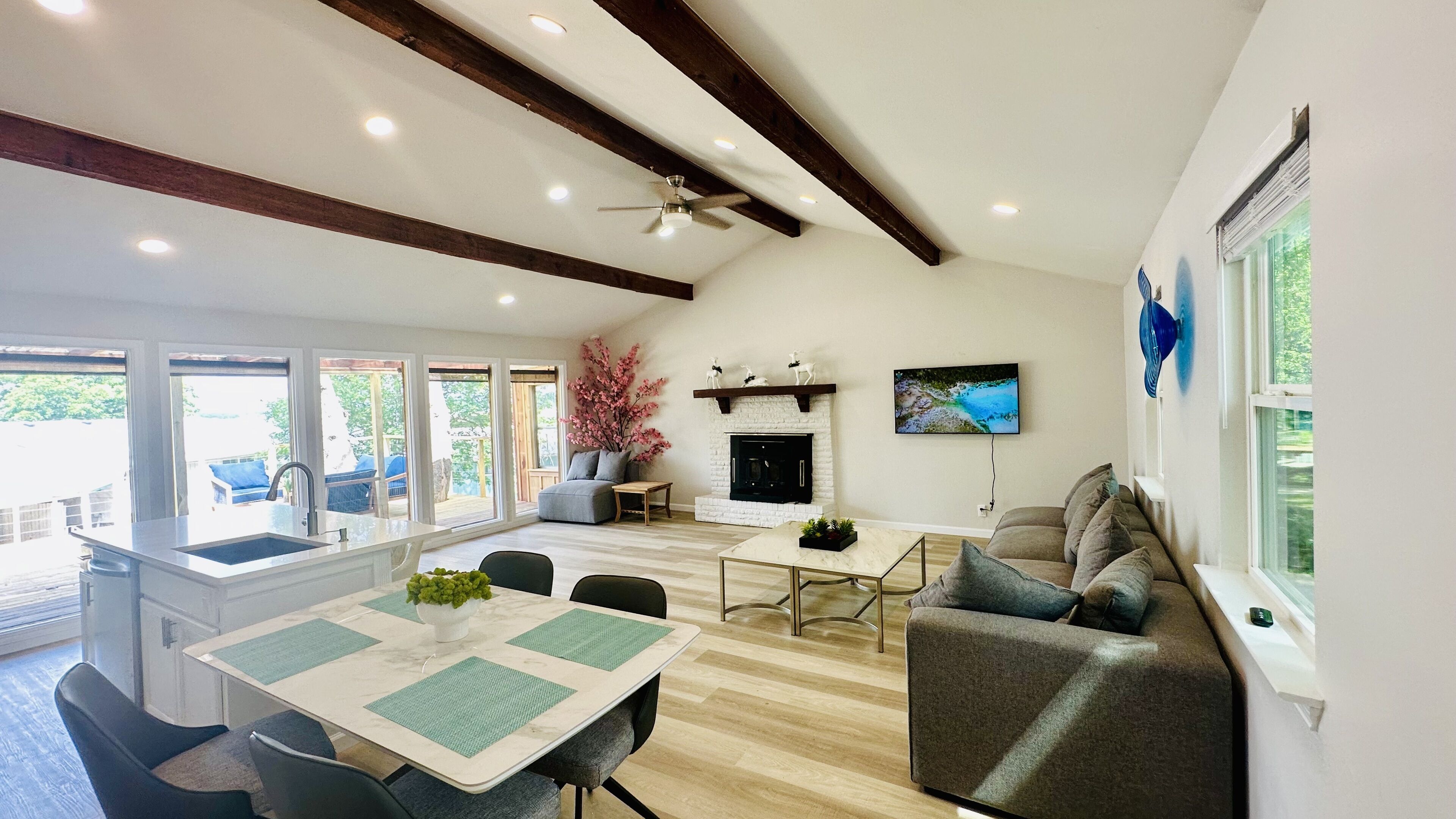 Lake house getaway @ Cedar Creek Lake