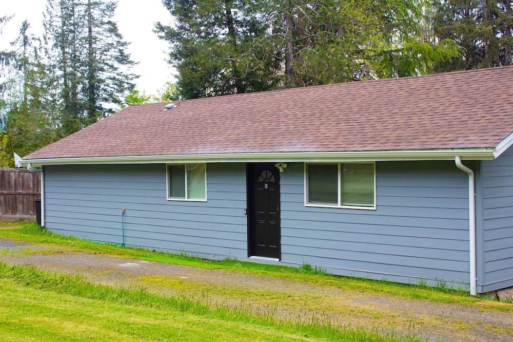 Cozy Hoodsport Duplex: 1BR 1BA-B