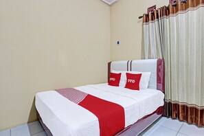 Standard Double Room | Ruang kerja komputer riba, cadar katil