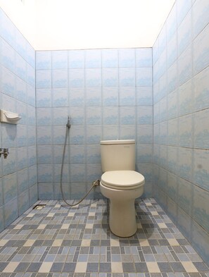 Standard Double Room | Bathroom | Shower, towels