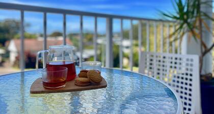 Relaxing 5BR Beach House Retreat, 2mins from Beach