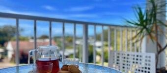 Relaxing 5BR Beach House Retreat, 2mins From Beach