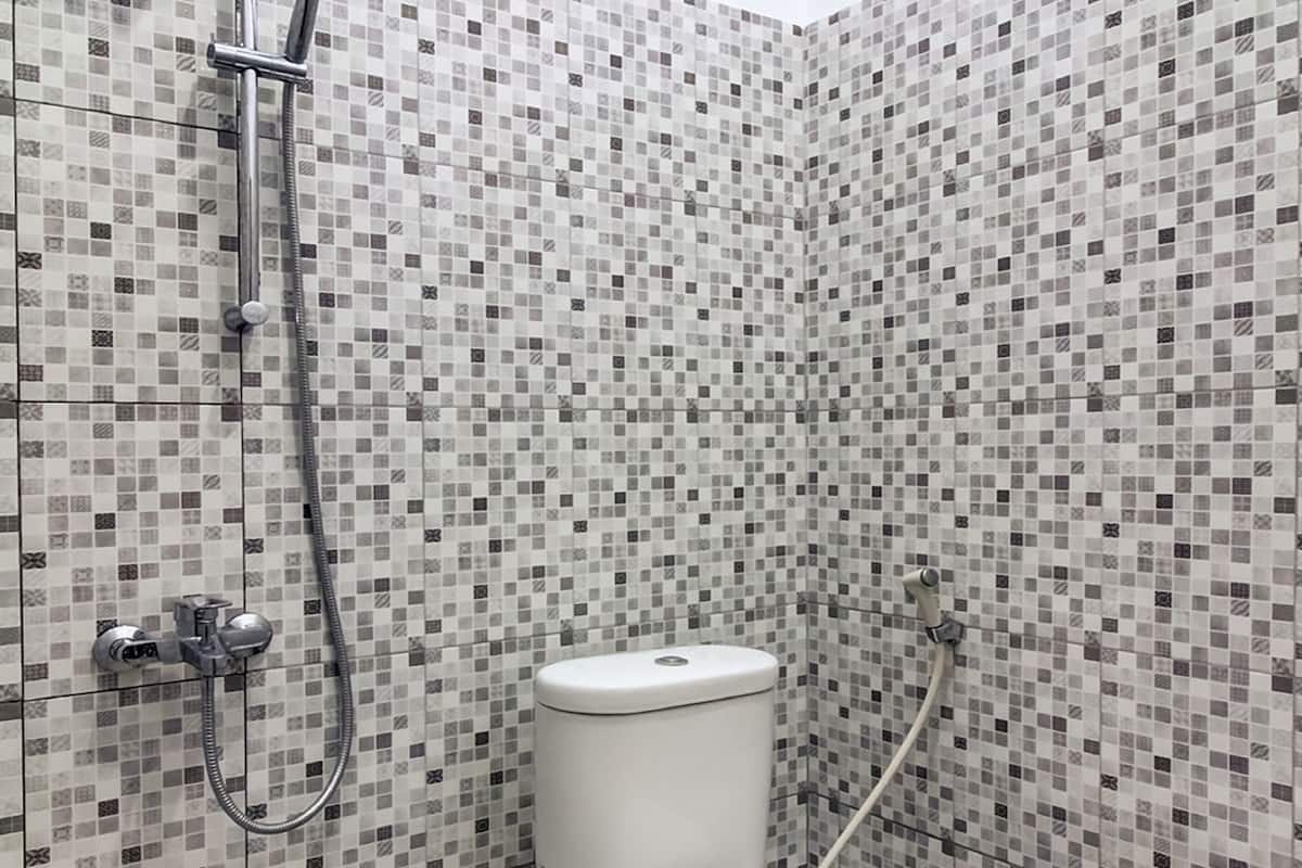 Shower, towels